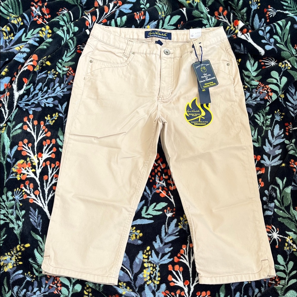 Gloria Vanderbilt Light Tan Capris Pants
